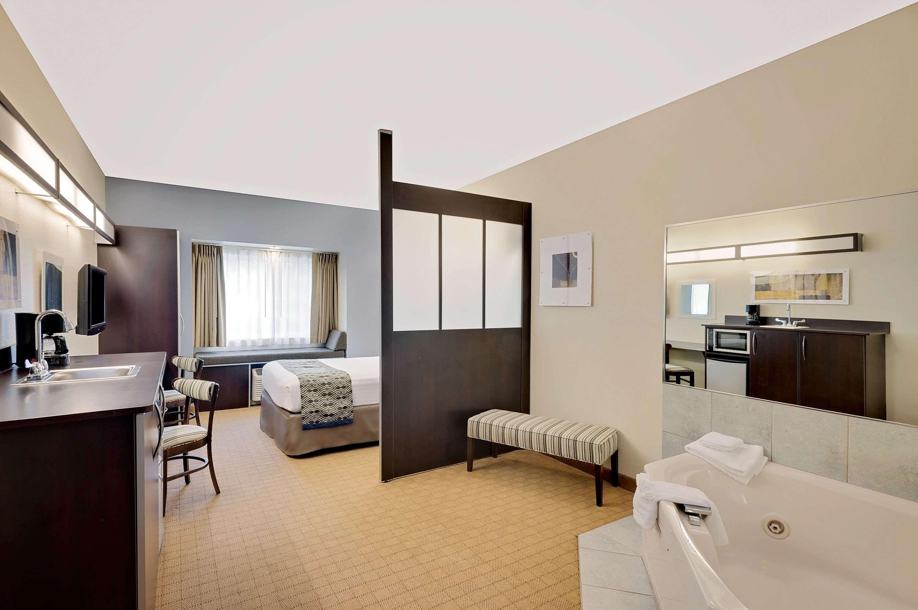 Microtel Inn And Suites By Wyndham - Geneva Extérieur photo